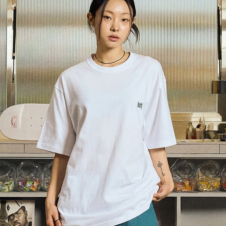 2025 夏のホット販売男性と女性の Tシャツ INS 韓国ファッションレトロルースコットン高品質プリントパターン