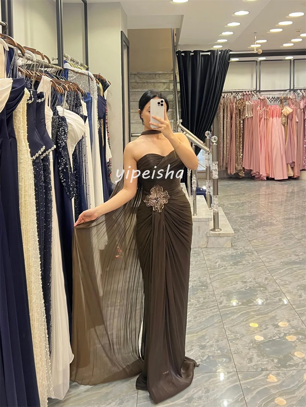 Sukienki wieczorowe retro, długie, bez ramiączek, proste, z szyfonu, z plisami, drapowane, z ręcznie robionymi kwiatami, zdobione koralikami i cekinami, na zamówienie.