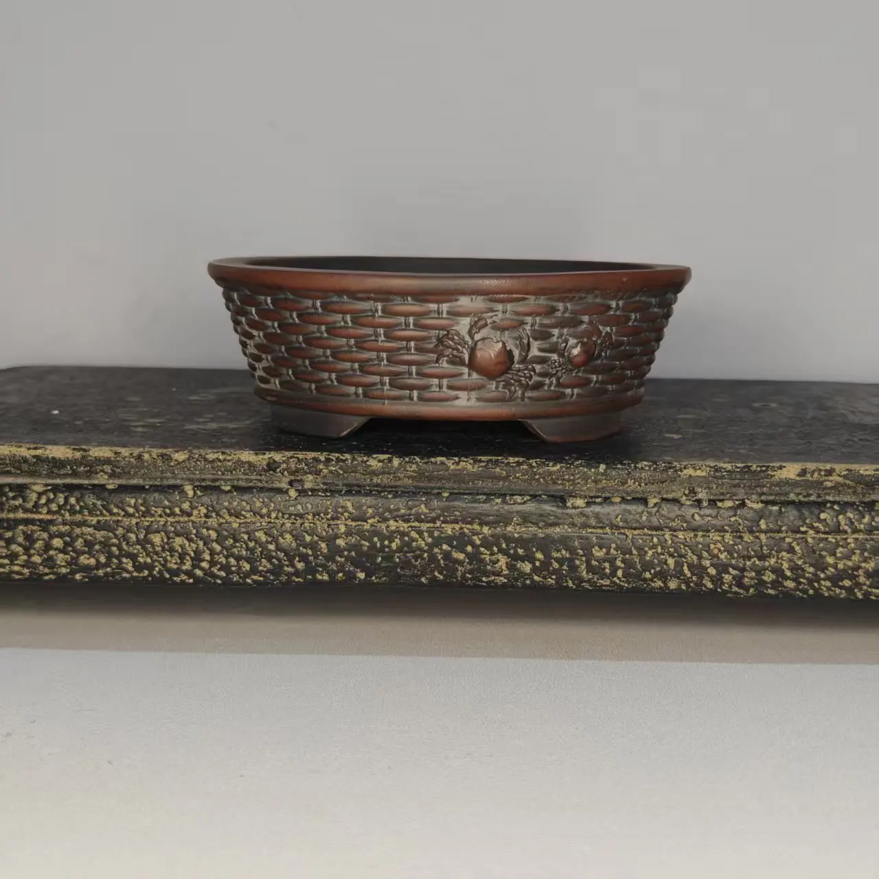 Hot sale Hand Carved Crab with Woven Patterns Desgin Superior Bonsai pot