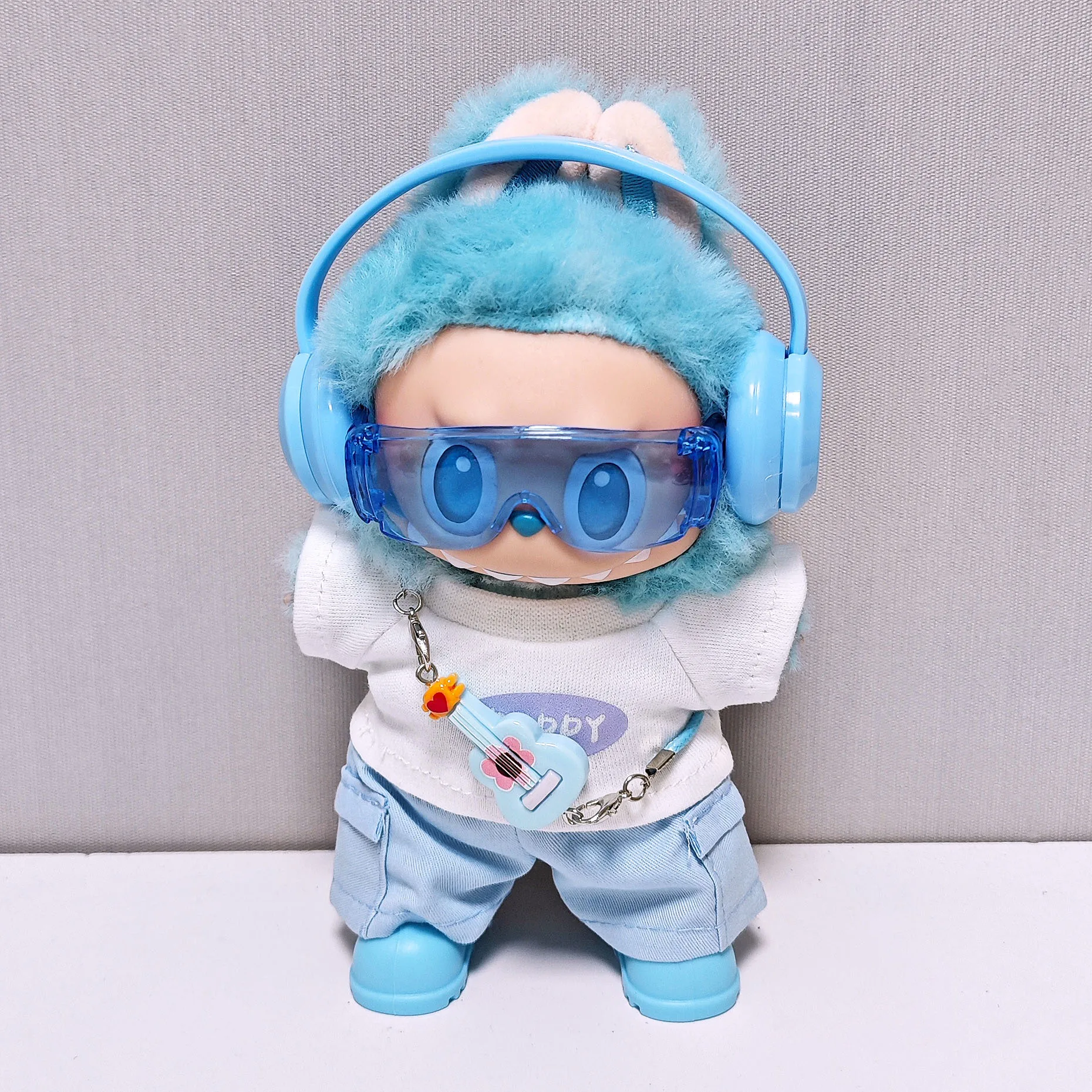Clothes For Labubu 15/17cm 1st-3rd Gen Dolls Cool Streetwear Fresh Blue Outfit White T Shirt With Cargo Blue Shorts Headphone