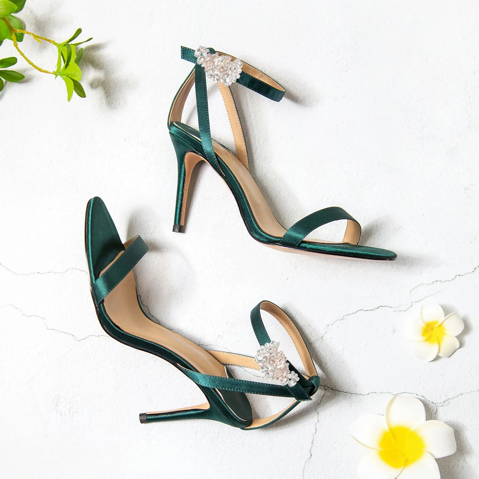2Pcs Detachable Rhinestone Flower Shoe Clips for Women Zinc Alloy Clip on Shoe Decoration Wedding Bridal Heels Party Shoes