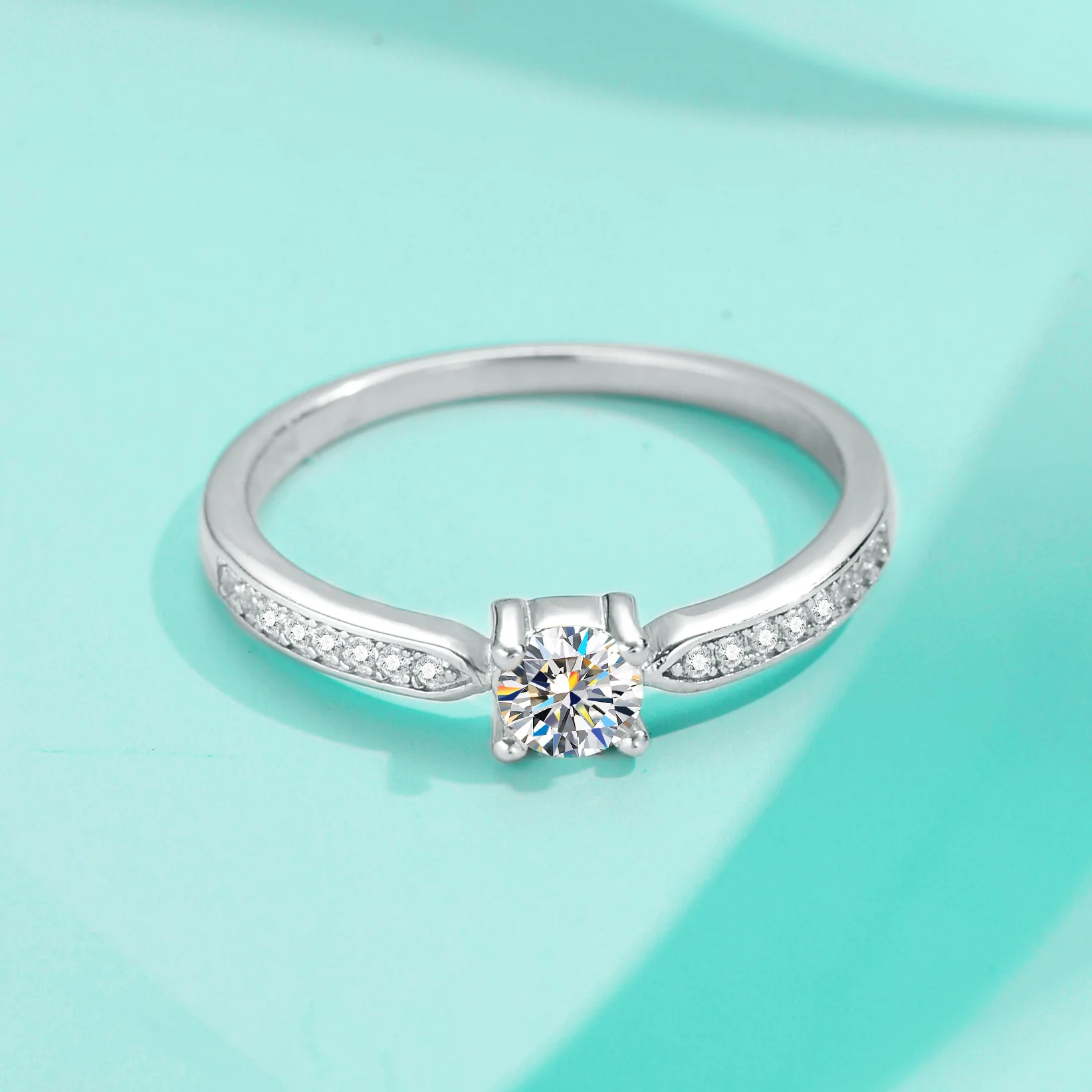 

Platinum 950 Four-prong setting Light luxury, petite and delicate Slim band with personalized trendy row design Mossanite ring