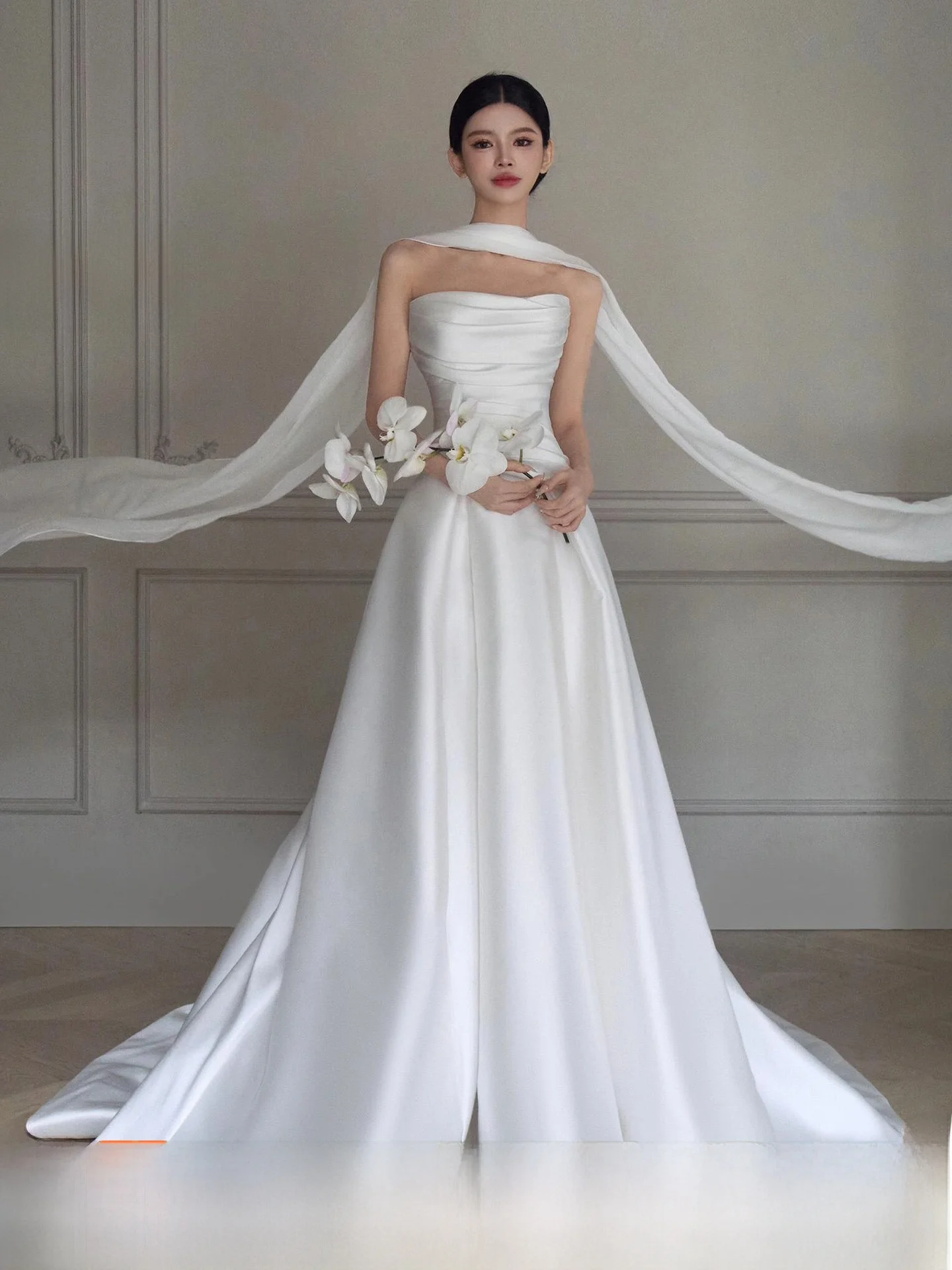 

Ele Satin Light Wedding Dr Strapl White Train Bridal Gown Host Dr for Engagement And Banquet