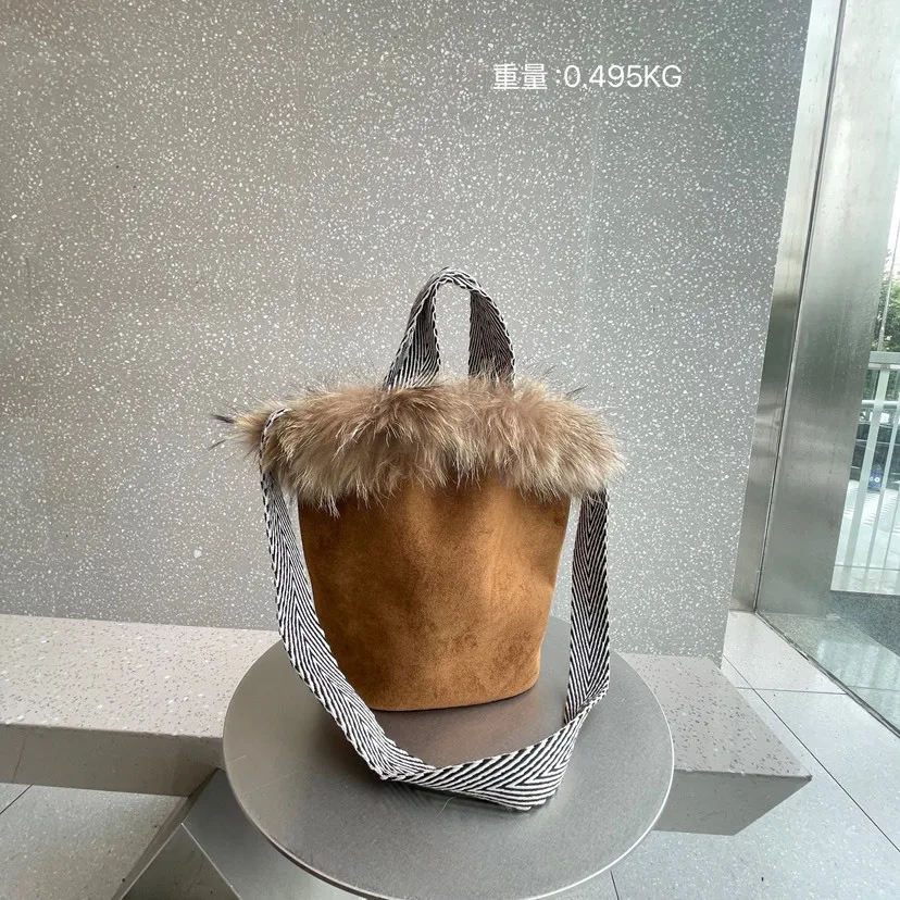 

Women Splicing Hairy Bucket Bag Autumn Winter New Korean Color Contrasting Crossbody Retro Handheld Shoulder Underarm Bag Trendy