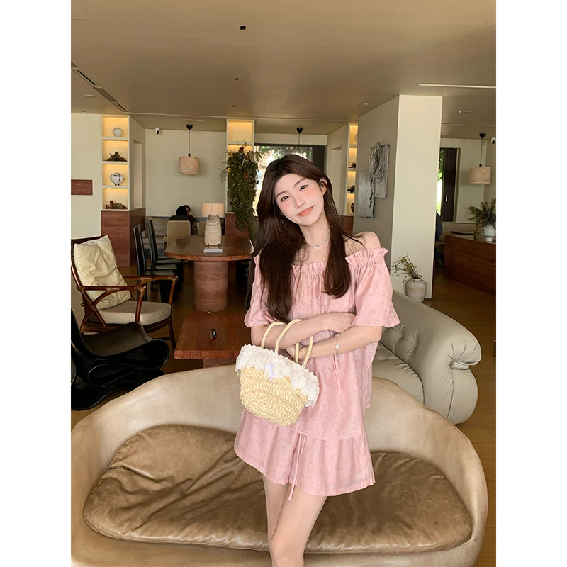 

Нежный летний модный комплект Ele: женский топ из шифона на одно плечо и шорты, комплект из двух предметов, с коротким рукавом