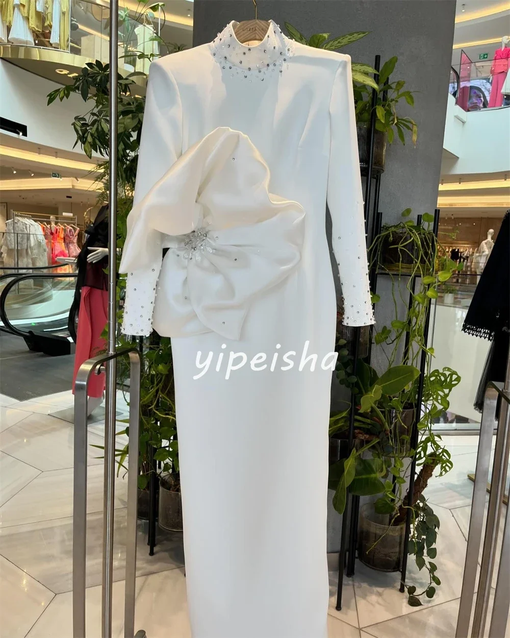 Disesuaikan Jersey berpayet Ruched selebriti A-line kerah tinggi Bespoke gaun acara gaun Midi