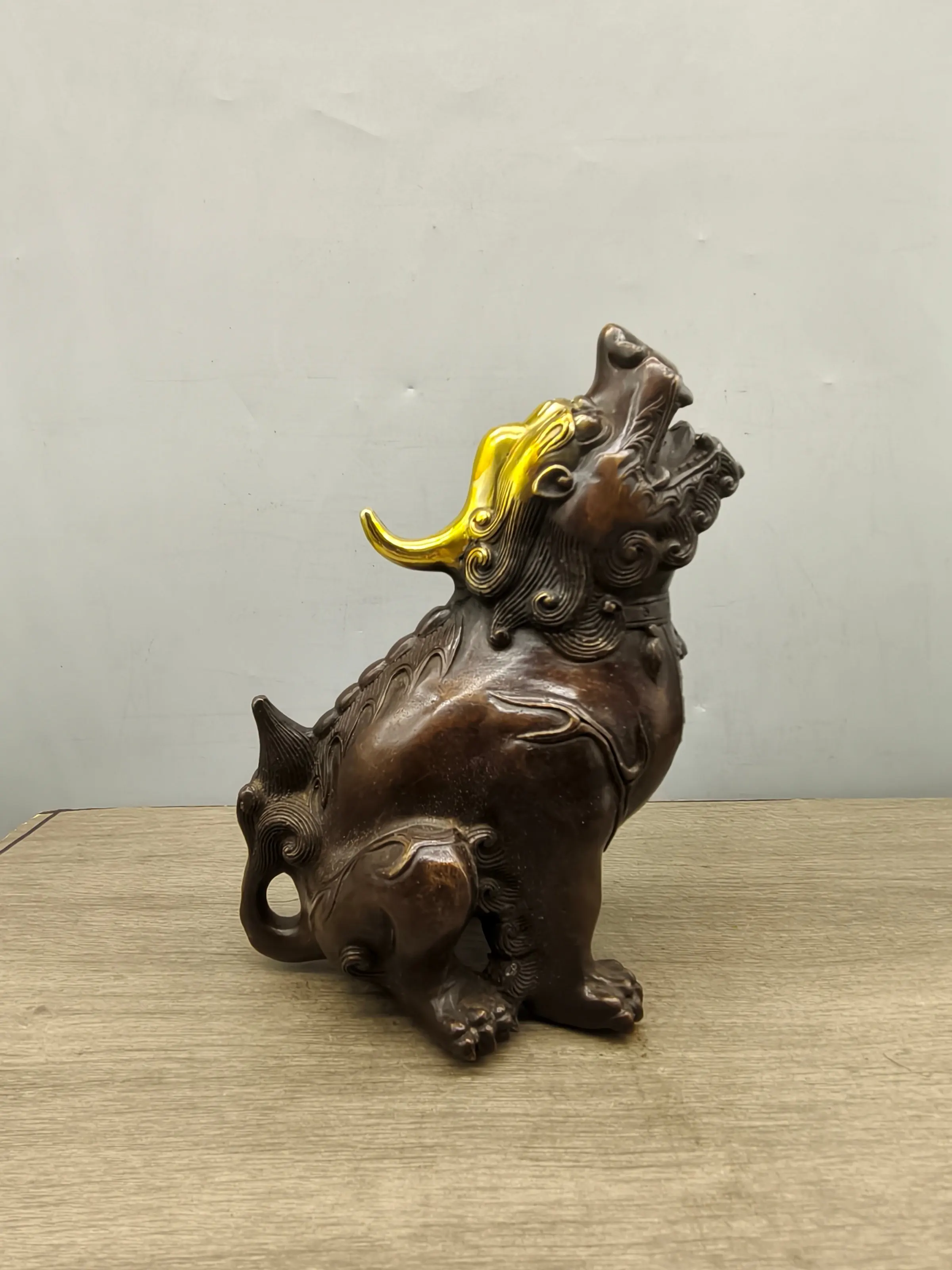 Retro bronzes gilded living room porch YangTianHou ornaments office beast decoration