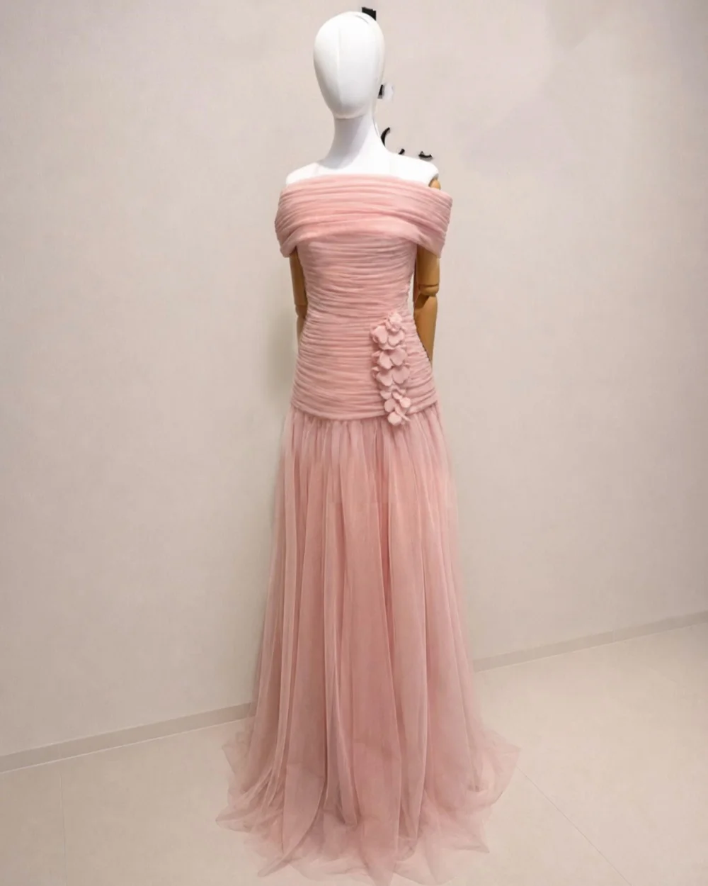 

Customized Classic Women Tulle Handmade Flower Ruched A-Line Evening Dresses Formal Off-the-shoulder Sleeveless Long Party Gowns