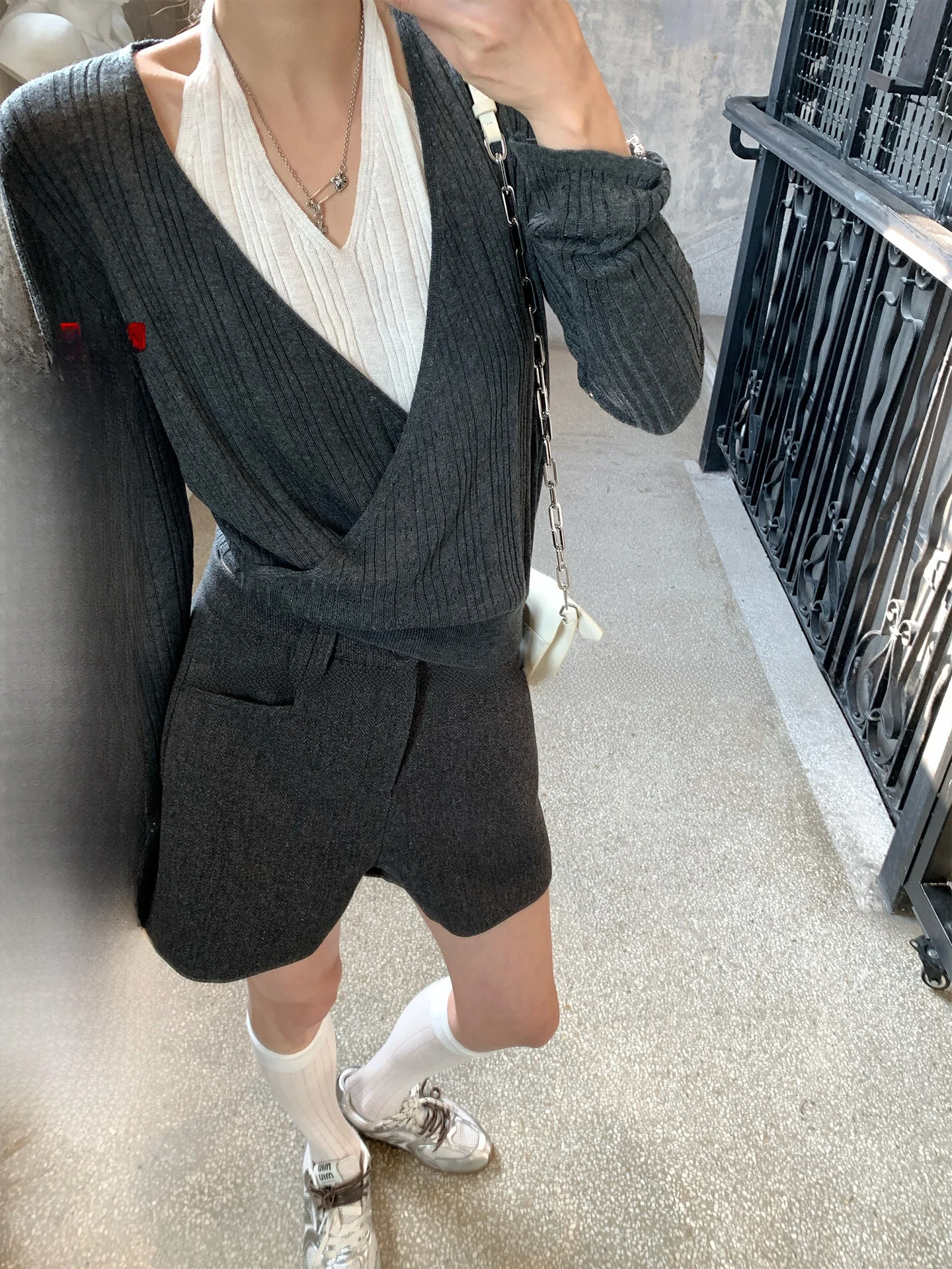 

Женский свободный вязаный свитер Laid-ba Layering Beautiful из шерсти с эффектом двухслойности, с длинными рукавами, в стиле колор-блок