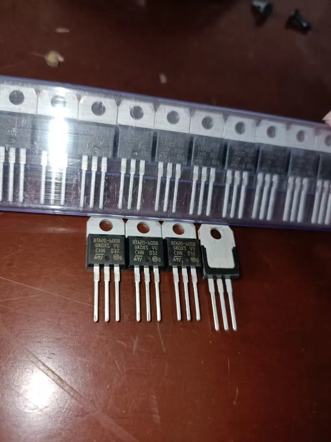100PCS/LOT BTA20-600B 20A600V TO-220 Bidirectional SCR, Brand New Original, In Stock