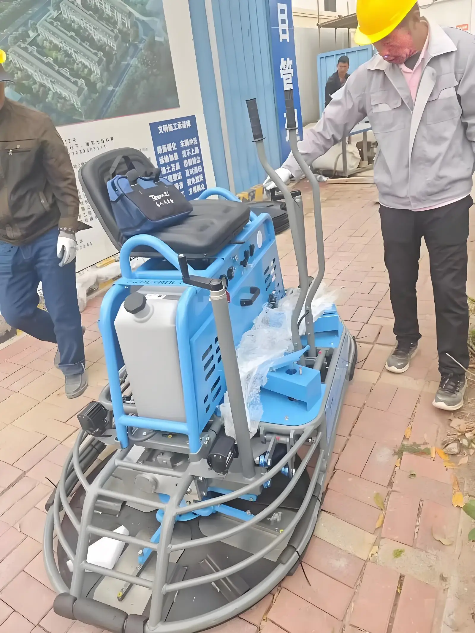 New petrol Ride-On Concrete Power Trowel with Lifan Engine Motor & Gearbox High Efficiency Construction Tool