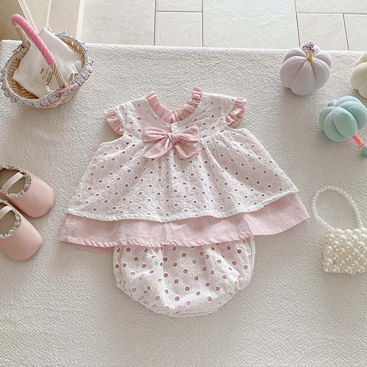 

Korean-style summer baby girl sweet cute hollow bow top hollow triangle shorts 2 suit, summer baby girl fashion 2 suit, very sui