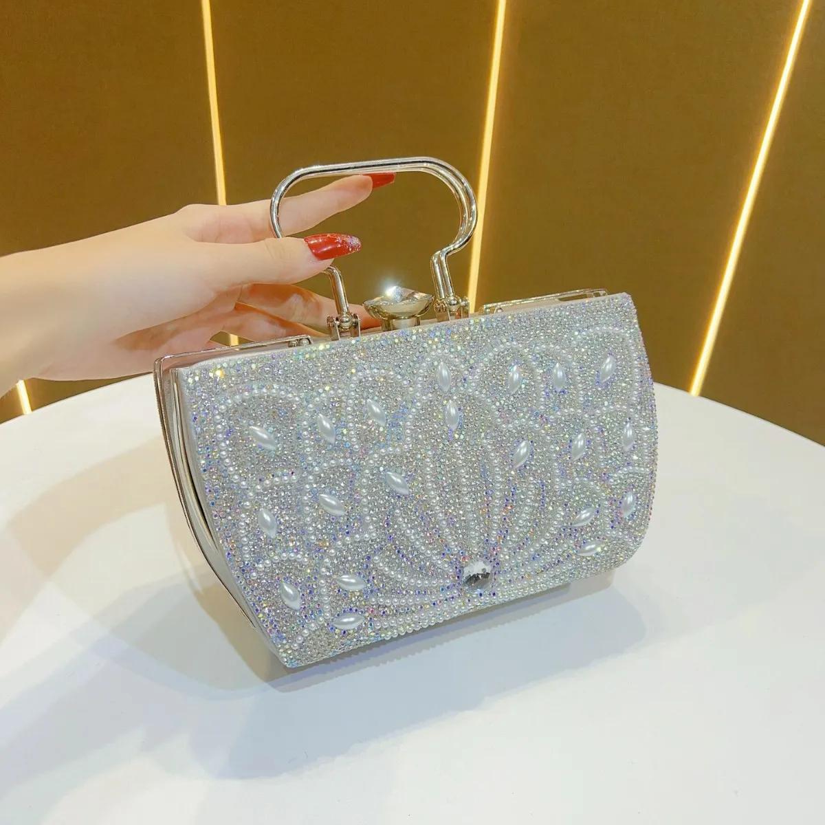 

2025 New Glam Rhinestone Pearl Evening Clutch Women’s Elegant Banquet Bag Shiny Diamond Party Purse for Stage Performance Dinner