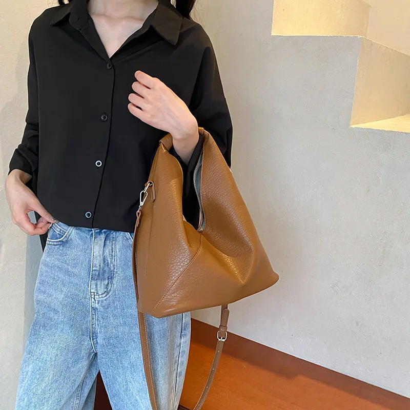 

New Women's Single-shoulder Bag. Fashionable, Simple, with A Mini-companion. Casual, Capacious, for Stylish Shoulders.