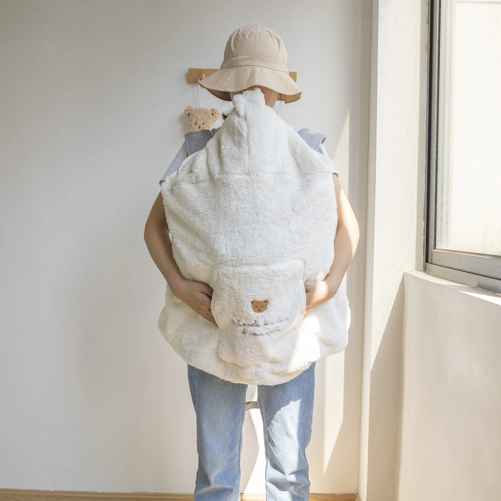 Embroidered Quilt, Winter Baby Stroller Windproof Cover Blanket, Portable Blanket for Outings, Children's Blanket Cloak