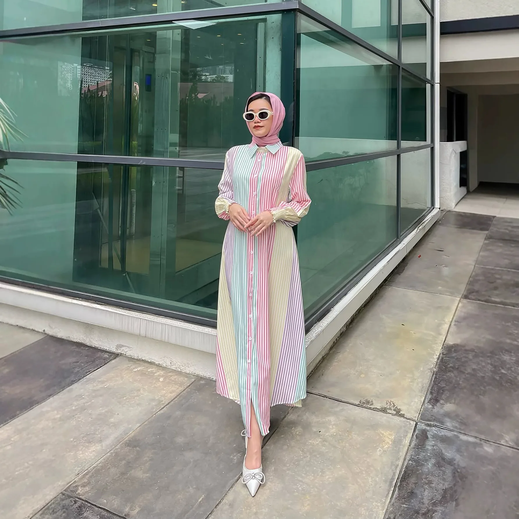Moda musulmana Abaya del sudeste asiático mujeres musulmanas usan primavera y otoño vestido camisero de rayas vestido más vendido malayo indonesio