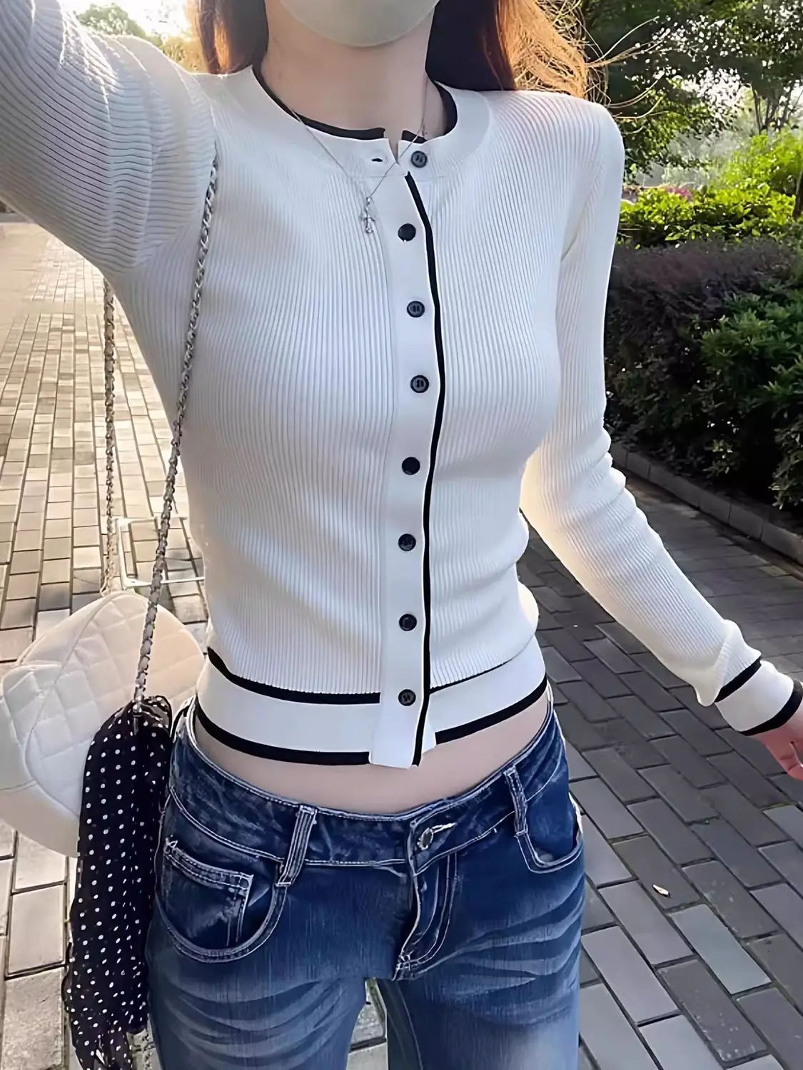 Kimutomo White Round Neck Contrast Color Knit Cardigan Women 2025 Early Autumn New Slim Fit Cropped Top Jacket