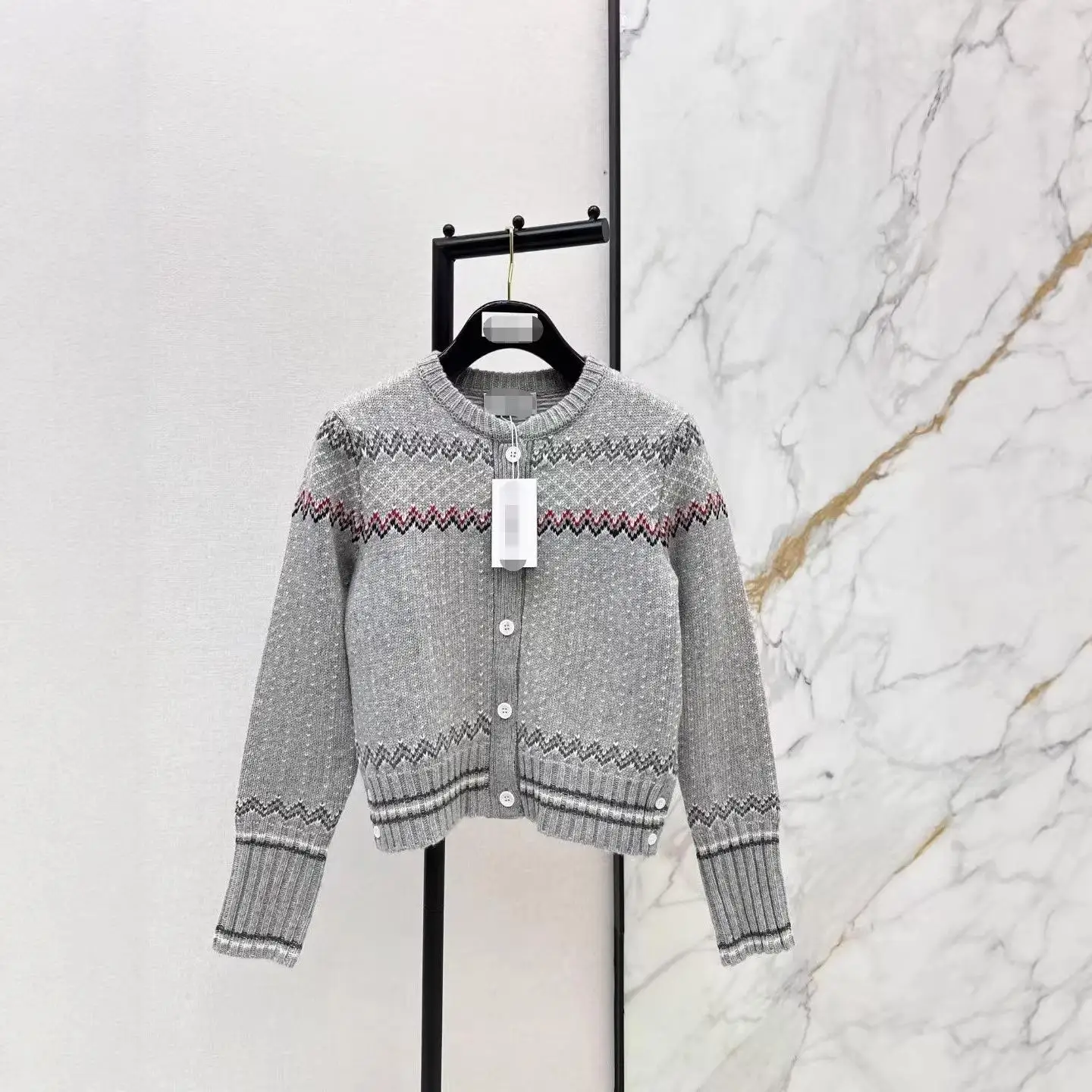 

Повседневный модный вязаный кардиган, универсальный, для ранней весны, новый стиль, корейский свободный крой, из мягкого полиэстера, для ежедневной носки весной и осенью.