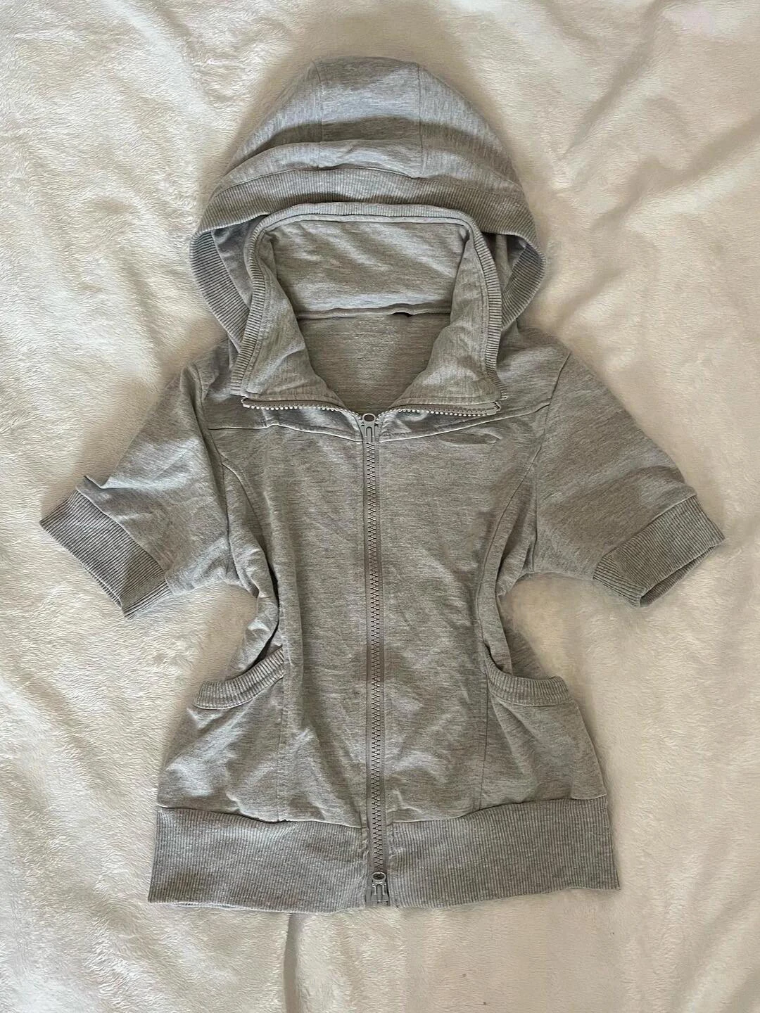 Cseta de Manga Corta con Capucha, Corte Ajustado, Color is Original, Estilo Vintage Americano, Ropa para Chicas, Forma R...