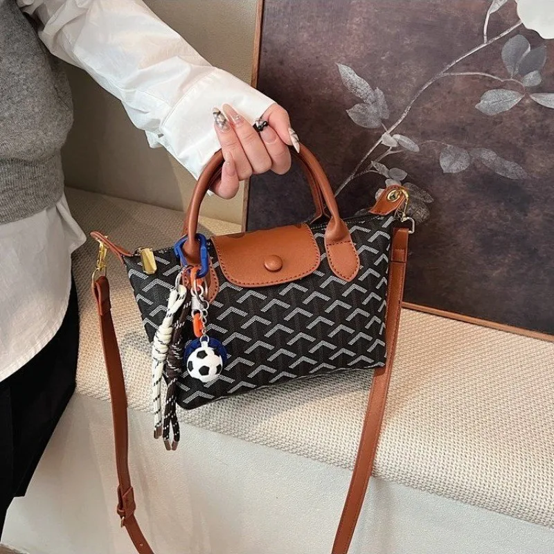 

Public Transit Professional Bag: Commuter-Optimized Light Luxury Female Handbag with Urban Efficiency Design