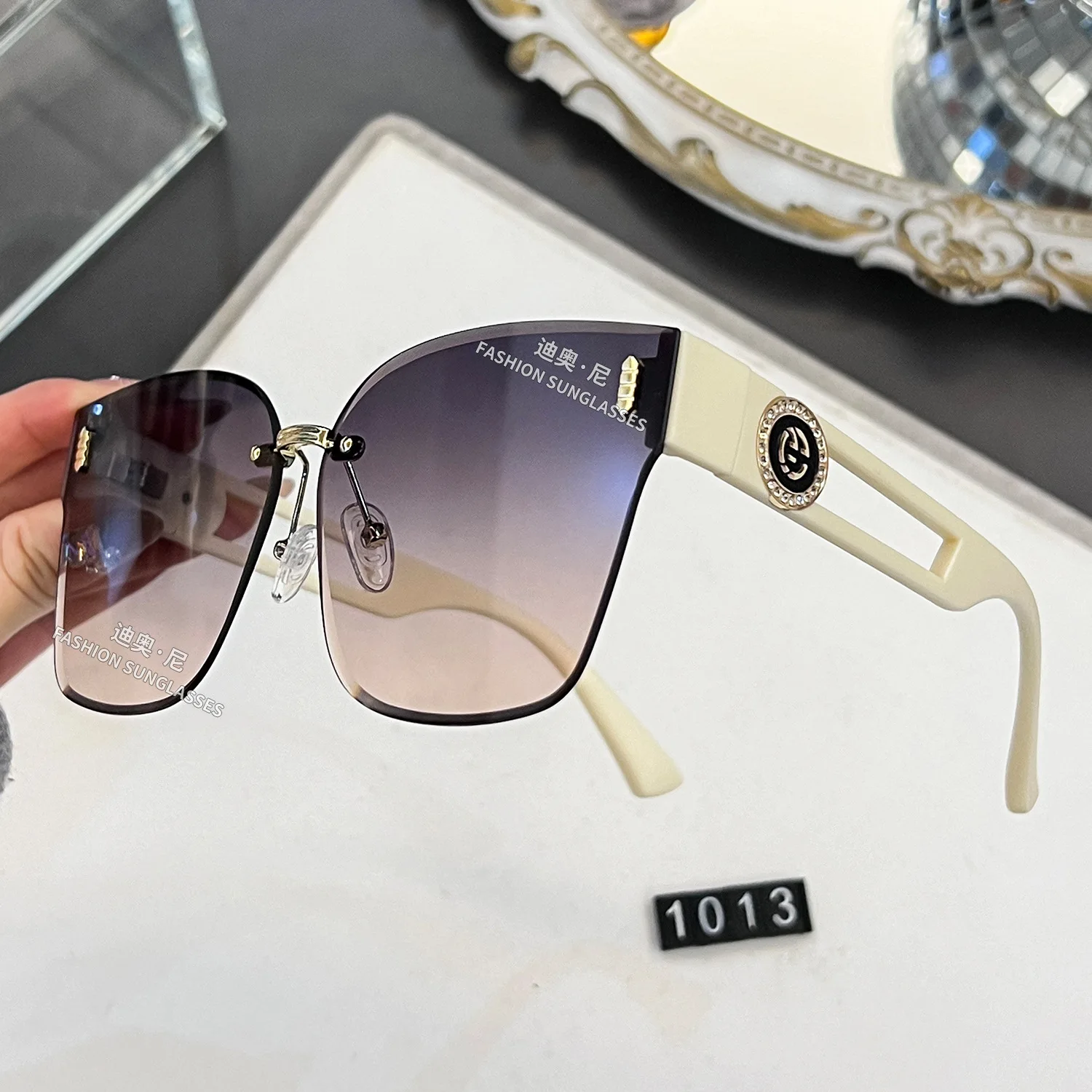 

​ Дизайнерские солнцезащитные очки с кристаллами HD Clarity Легкие роскошные высококачественные солнцезащитные очки премиум-качества Шикарный минималистичный стиль