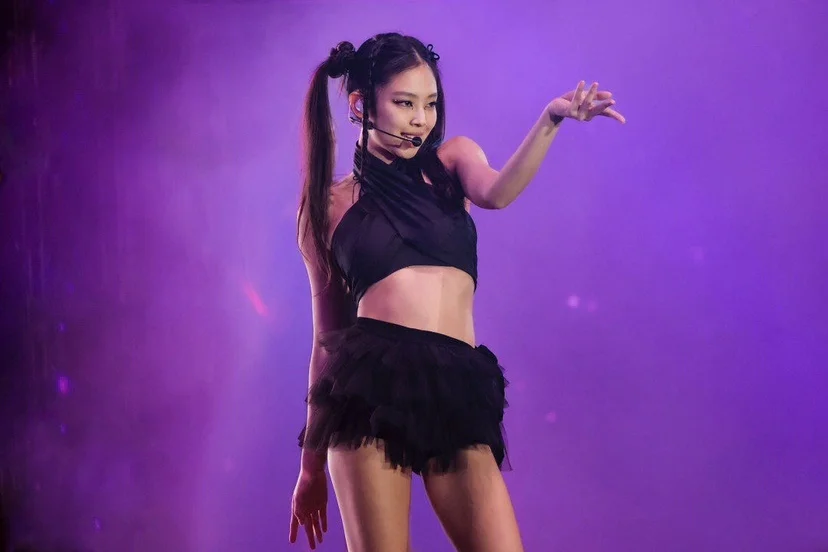 Top corto Jennie con tirantes cruzados, falda de malla, chaleco de encaje de media longitud para espectáculos de danza, traje étnico para mujer, atuendo de escenario