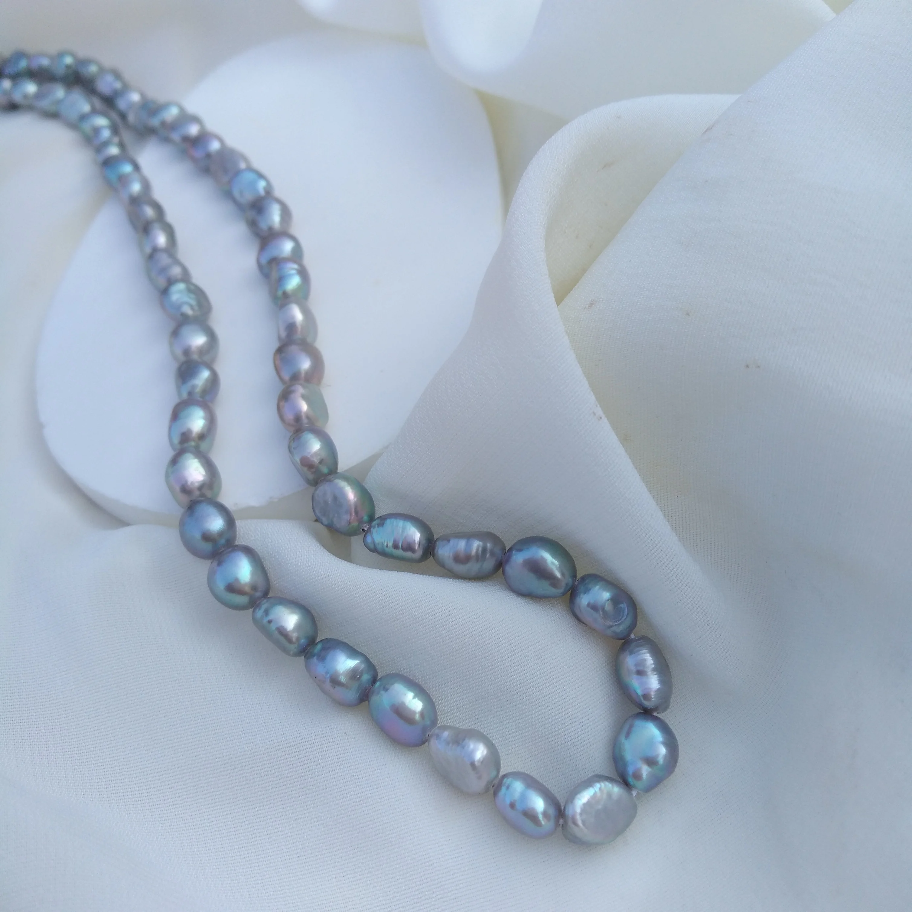 

Ожерелье из редкого натурального натурального ядерно-серого жемчуга Южного моря, 42 см. Мы специализируемся жемчужными украшениями.