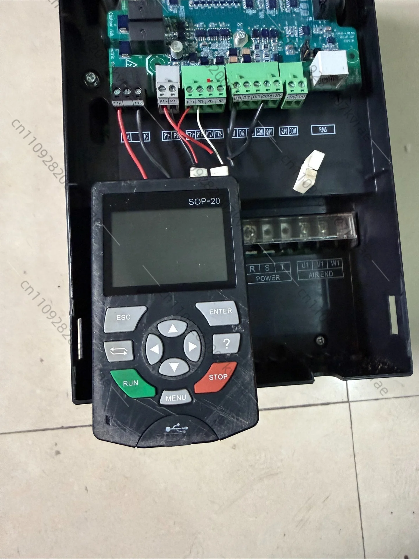 

Used 7.5 kW permanent magnet air compressor inverter, model HD650-4T7.5-HS with operation panel display second-hand