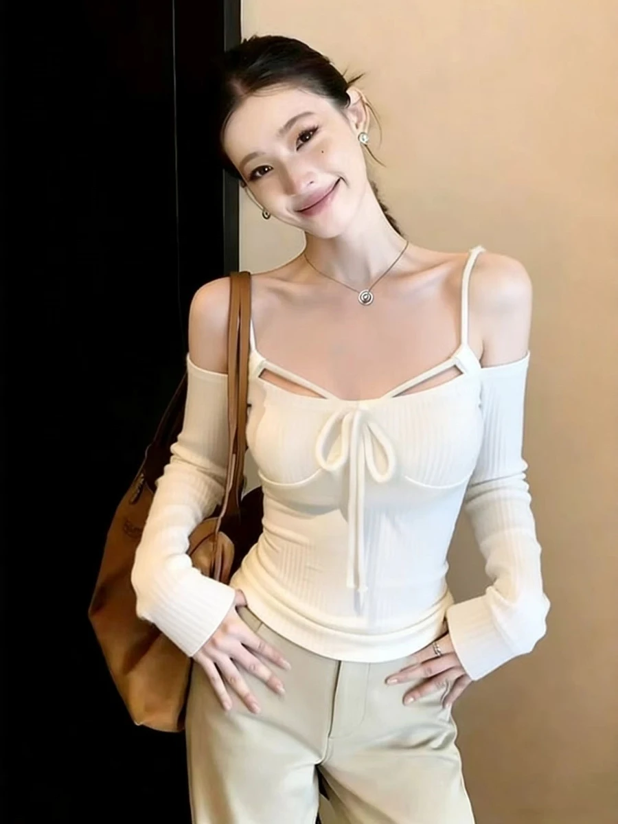 

Сексуальный белый вязаный свитер на одно плечо для женщин, осенне-зимняя новинка, облегающий, чувственный, с поясом, откровенный, пикантный, с открытым плечом.