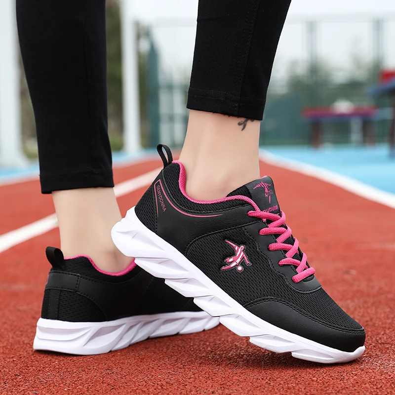 Scarpe da corsa di grandi dimensioni per le donne Sneakers da allenamento sportive per ragazze traspiranti scarpe da viaggio esterne leggere allenatore sportivo femminile