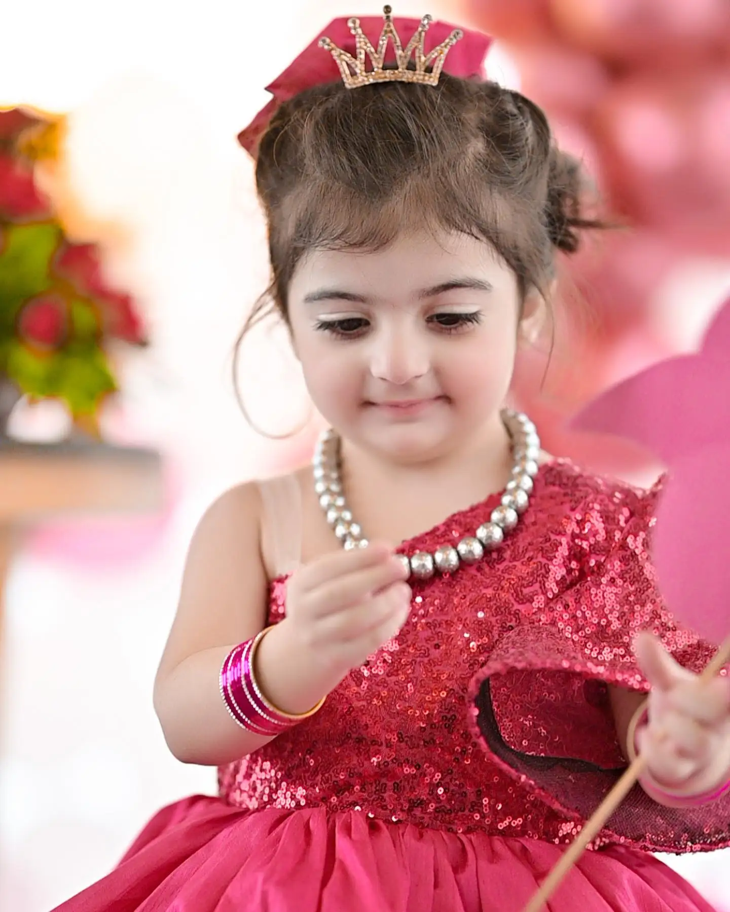 Fuschia abiti da ragazza con una spalla per servizio fotografico paillettes Flower Girl abiti da festa di compleanno Ruffles abiti corti da sposa per gli ospiti