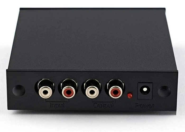 Czarny sing-play, wzmacniacz głosowy