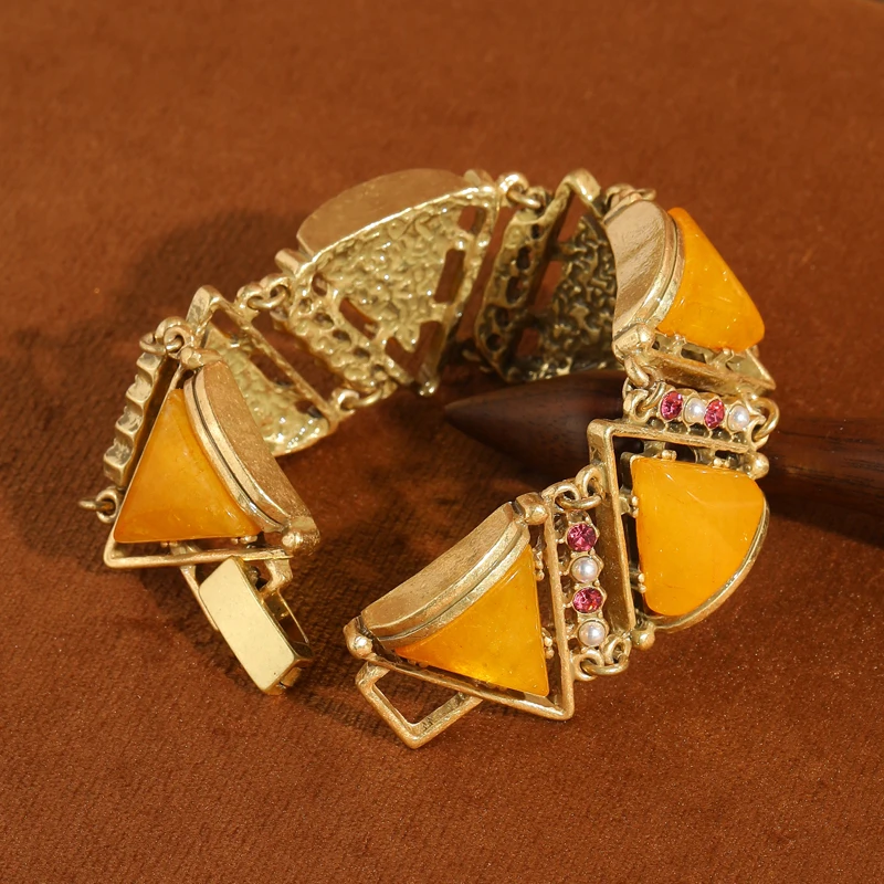 Vintage Jewelry Triangle Charm Bracelet Natural Beeswax Yellow Stone Luxury Antique Gold Plated Accessories For Ladies Festival