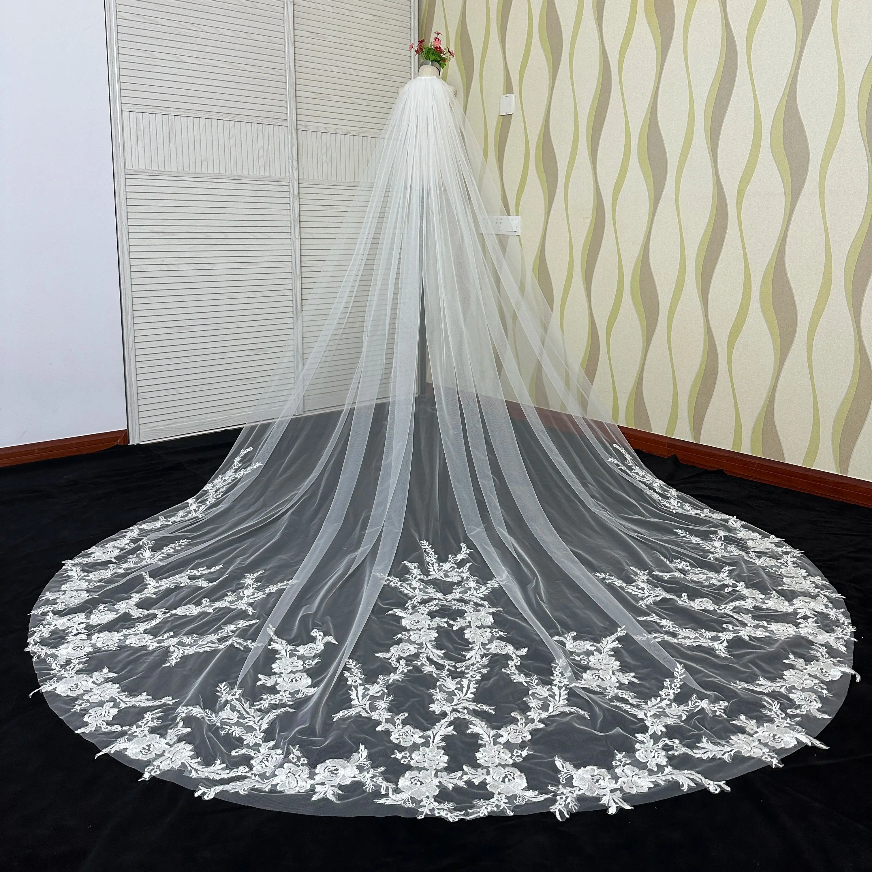 2025 New Customized Glitter Sequins Lace Long Wedding Veil 3 Meters White Ivory Bridal Veil Wedding Headpieces Bride Veil