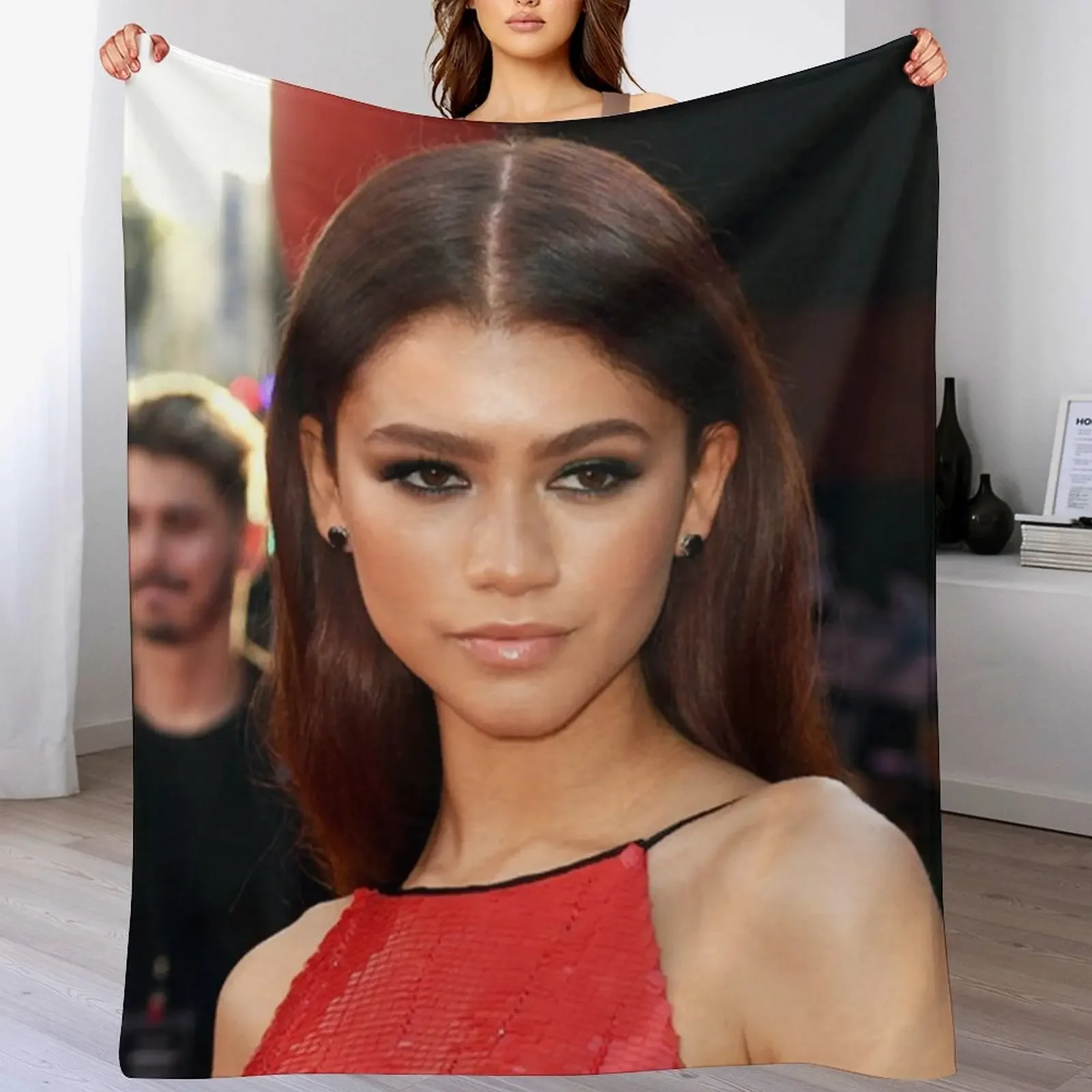 

Zendaya Coleman Contrasted Her Heavy Eye Makeup Throw Blanket For Sofa Thin Soft Bed Fashionable Luxury Blankets