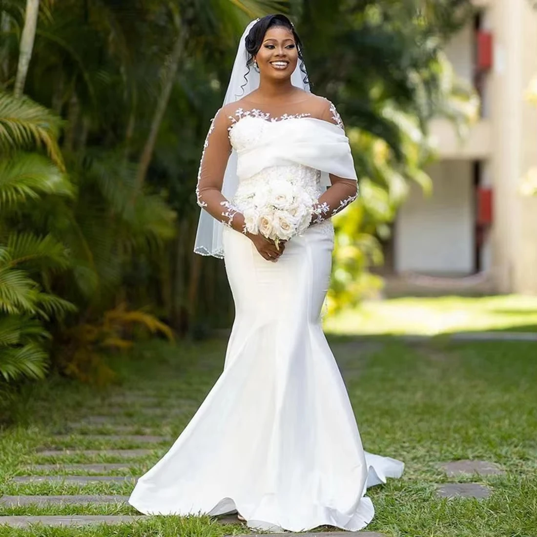 تخصيص مغرفة الدانتيل يزين فستان الزفاف للعروس الزواج ذيل شابيل حديقة الأفريقية طويلة الأكمام زي العرائس