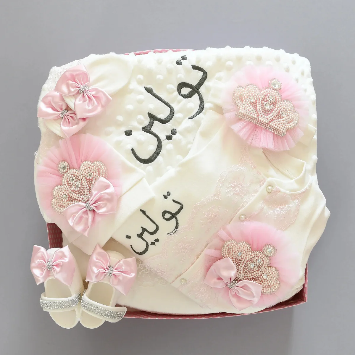 Dollbling Embroidery Name Parajam Royal UK Baby Gift Set Cotton Newborn Nursery Bedding Set receiving Blanket Photography Outfit