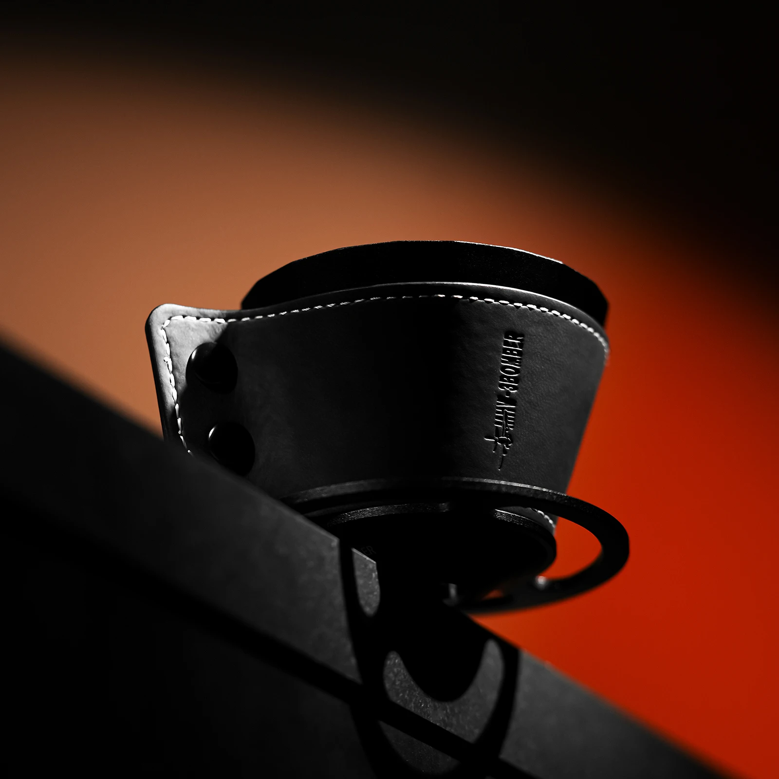 

MHW-3BOMBER Meteorite Dripper Aluminum Pour Over Coffee Maker Coffee Dripper For 1-2 Cups Leather Cover Fit Cake Filter Paper