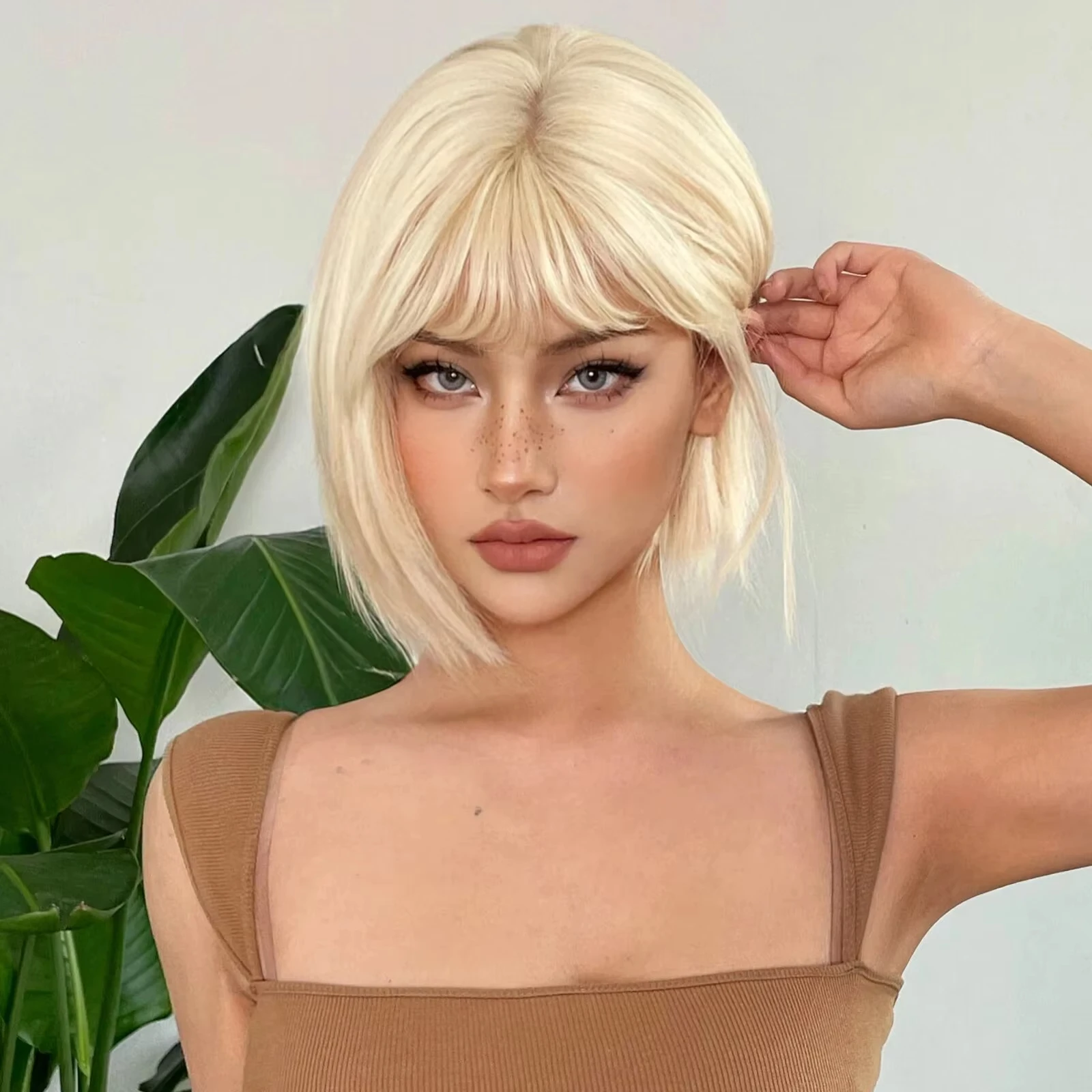 Short bob hairstyle golden synthetic wig - Halloween party wig, cosplay role-playing wig, daily high-temperature hairnet