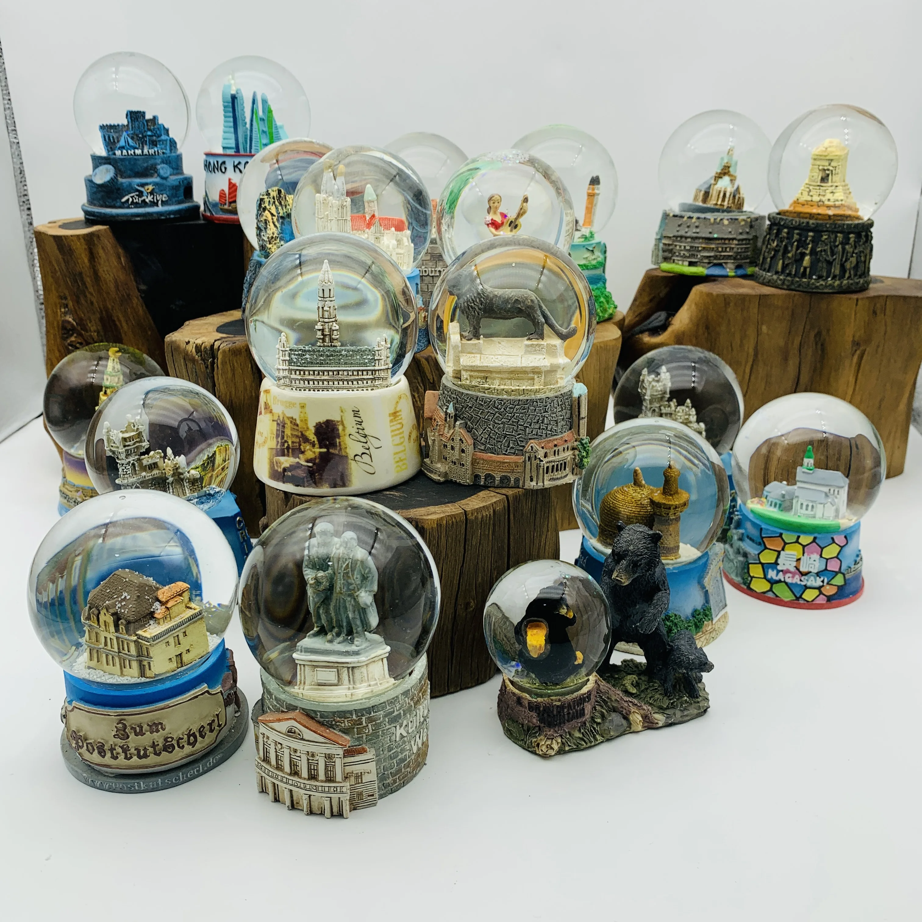 

Turkey Spain Poland Austria Etc. Snowglobes Desk Ornaments Decoration Articles Handicraft Gifts