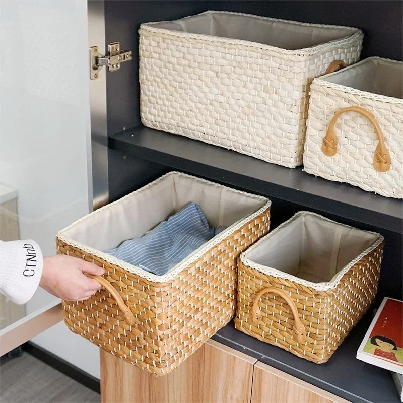 

Woven Storage Baskets Corn Husk Weaving Basket Organzier with Handle Clothes Toy Storage Box Closet Wardrobe Organizer Organiser