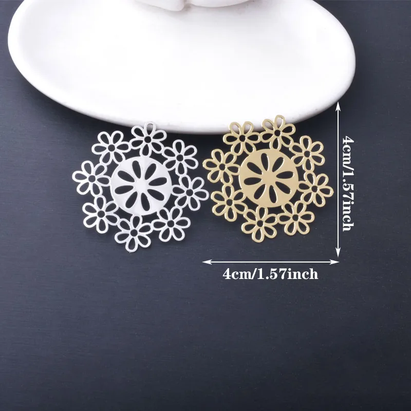 20 Stück AA557 Messing-Schmuckanhänger in hellgoldener Weihnachtsschneeflockenform, bemalte Blumenanhänger, DIY-Ohrring-Zubehör für Frauen – Detail 4