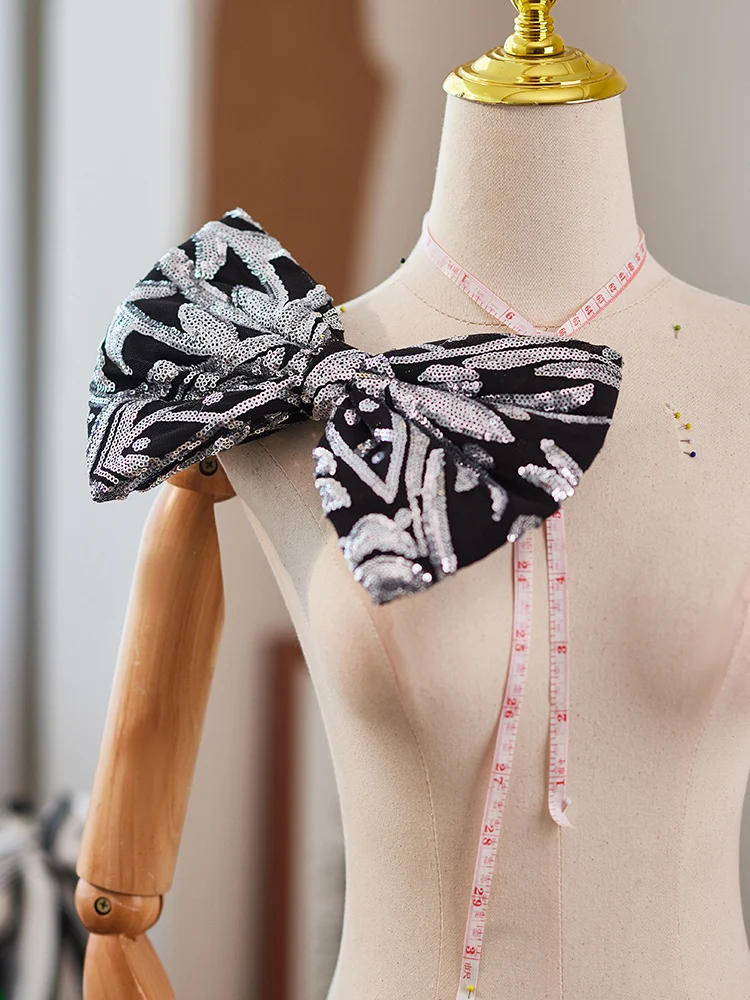 handmade-diy-fashion-accessories-for-evening-gown-luxury-minimalist-hostess-year-end-party-banquet-photography-styling