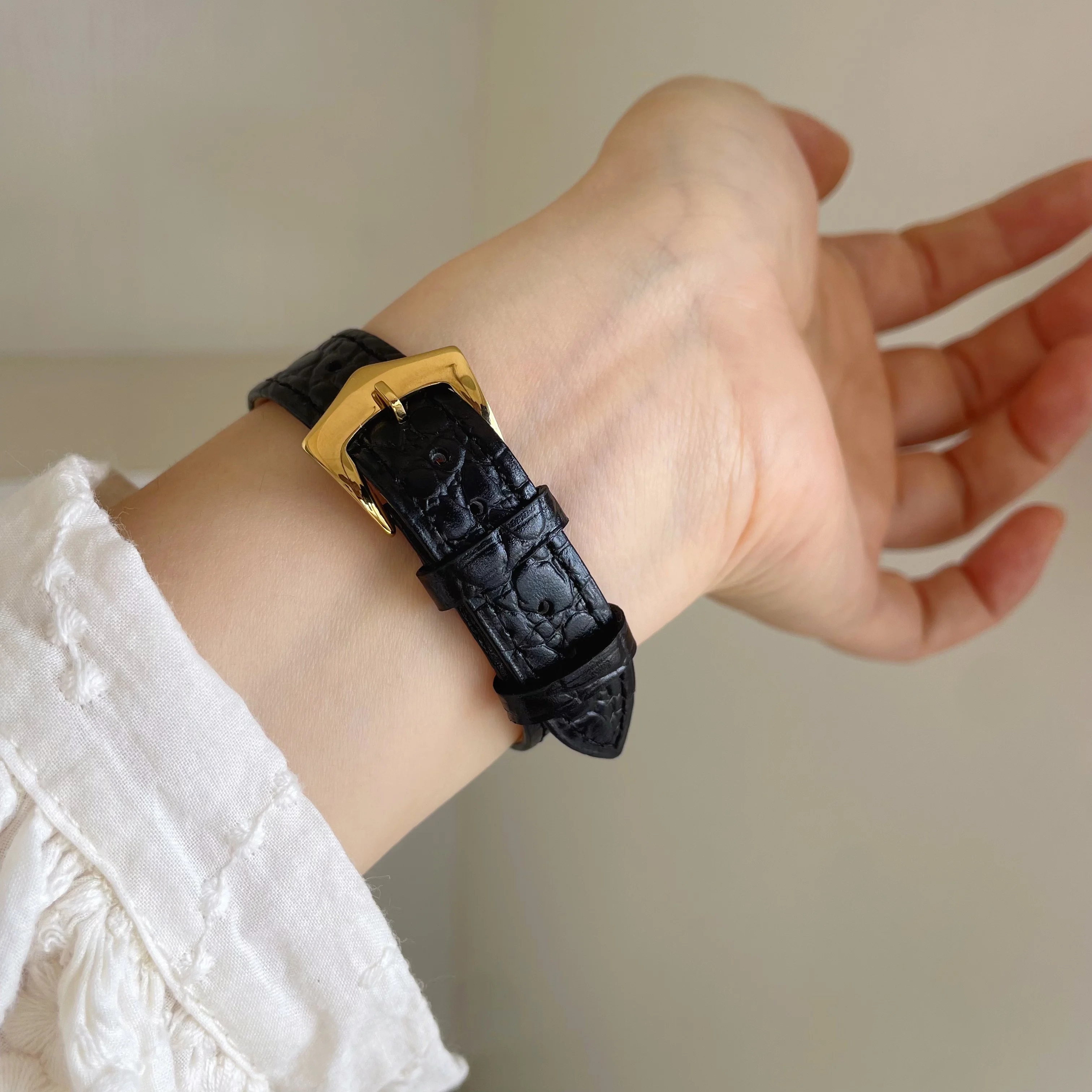 Elegante orologio da polso da donna classico in pelle, stile lussuoso e sofisticato, un orologio da donna di fascia alta, un regalo per le donne.