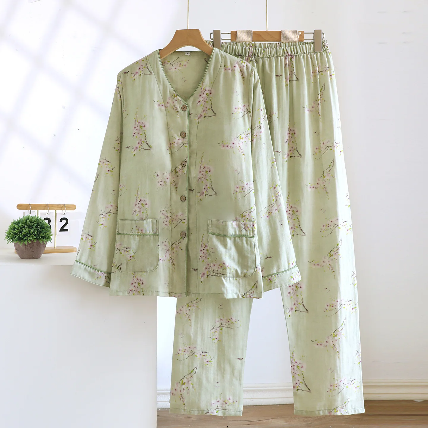 

Spring and Autumn Women's Green Plum Cotton Crepe Long-Sleeved Trousers Two-Piece Cute Home Wear Pajama Set