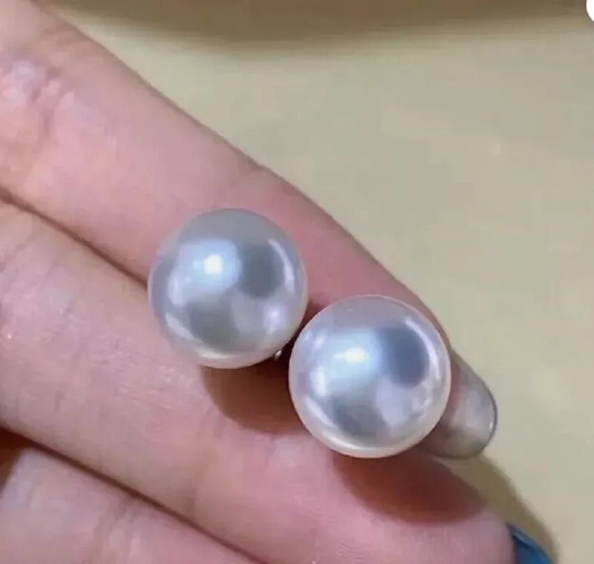 

Gorgeous AAAAA 10-11mm South Sea White Round Pearl Earrings in 14K Platinum