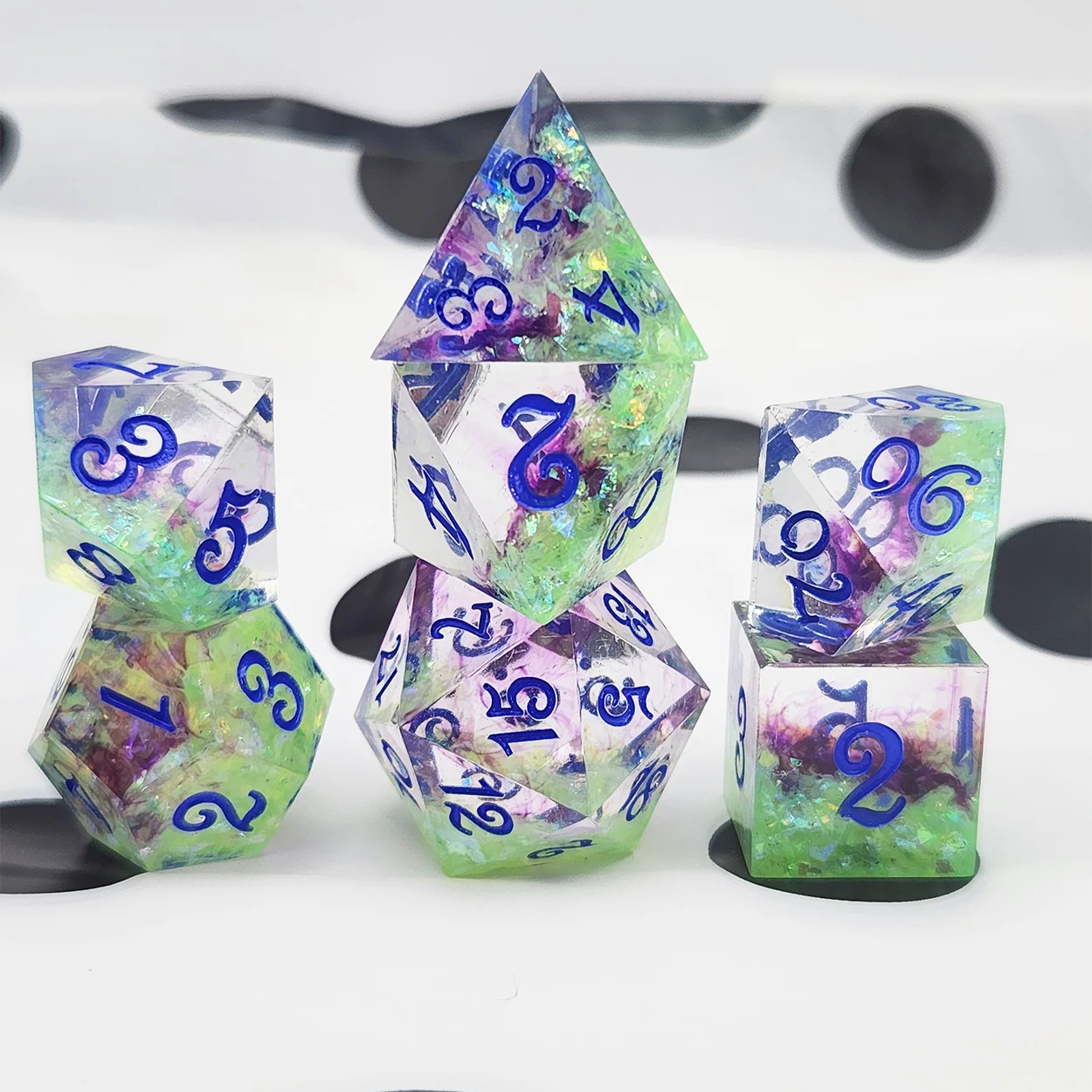 

Dungeons & Dragons 7-Piece Set of Sharp-Edged Resin Role-Playing Dice, Suitable for Board Games, Halloween and Christmas Dice Gifts, with Packaging Box