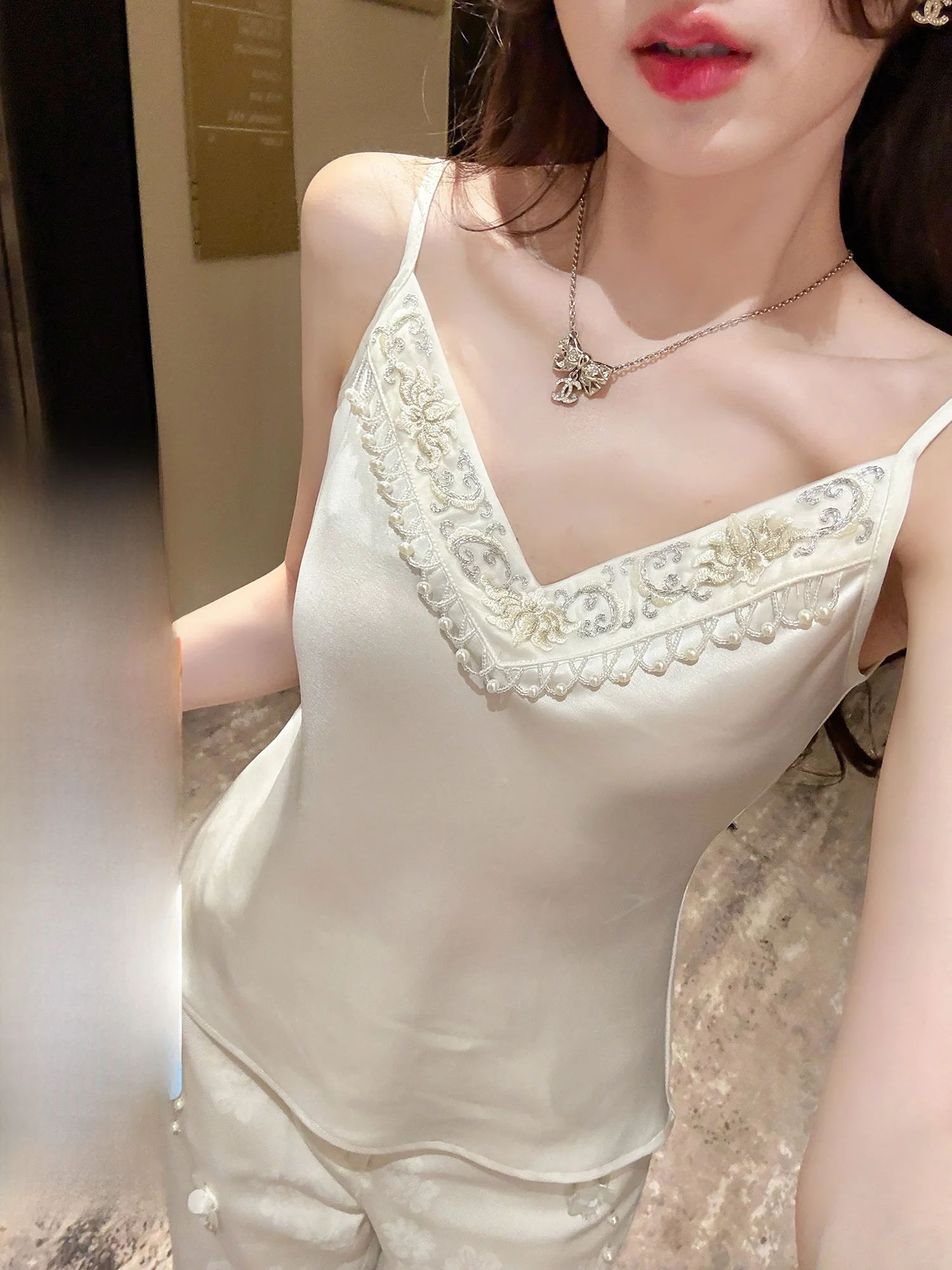 

Elegant V-neck Embroidered Waist-cinching Acetate Vest Women's Summer Top Inner Wear Chinese Style Sleeveless Outerwear