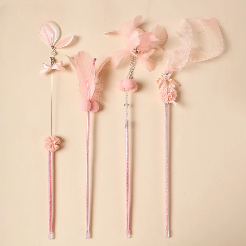 

Набор колокольчиков с перьями и кольцами в виде сказочных кошек