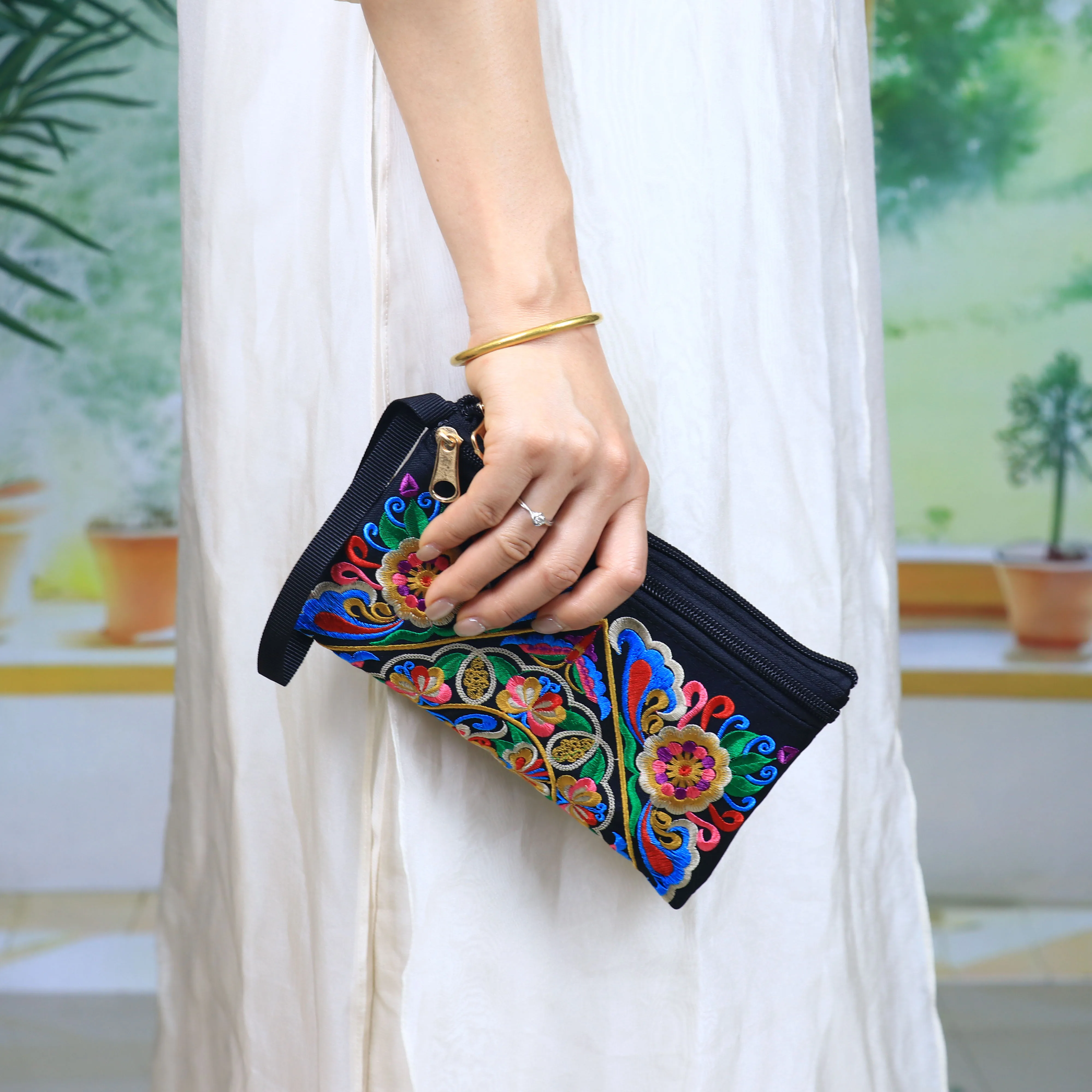 Ethnic style embroidered handbag, mobile phone bag, coin purse, fashionable and casual ladies